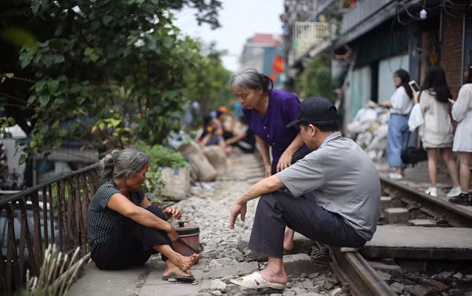 Cuộc sống bình dị ở xóm đường tàu phố Phùng Hưng