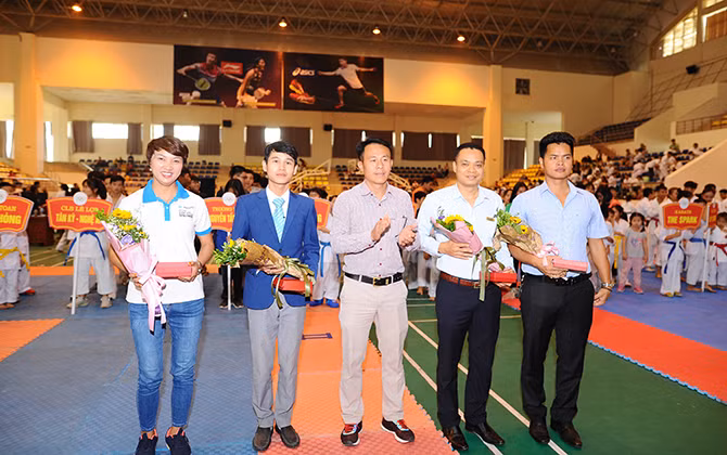 Võ sinh tranh tài tại giải Taekwondo huyện Hoài Đức mở rộng năm 2019