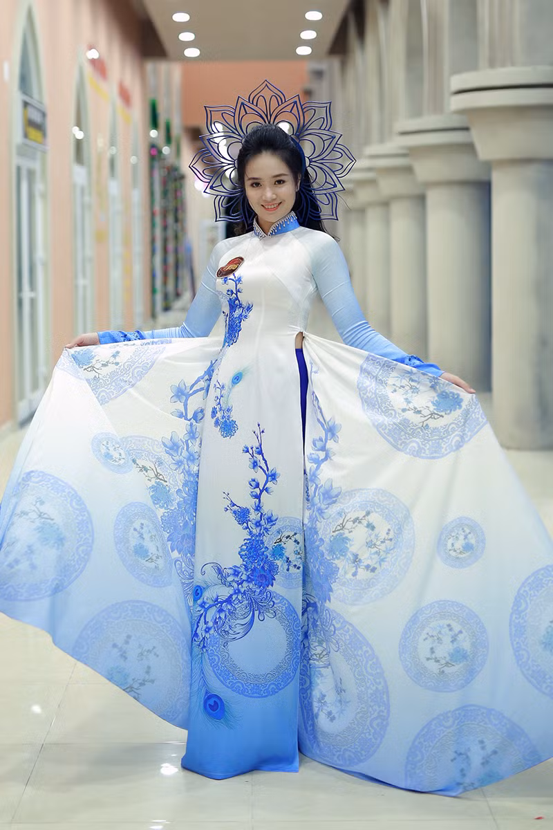 Hoa khôi sinh viên trong trang phục áo dài