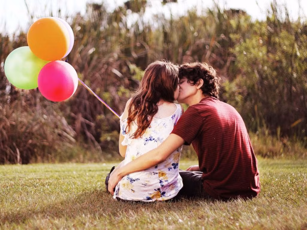 Yêu một người có được thích một (vài) người? ảnh 1 Yêu một người có được thích một (vài) người?