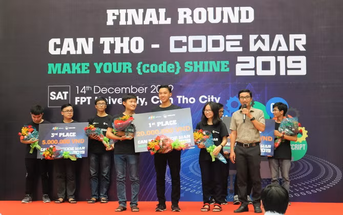 Ba học sinh THPT chiến thắng Code War Cần Thơ 2019