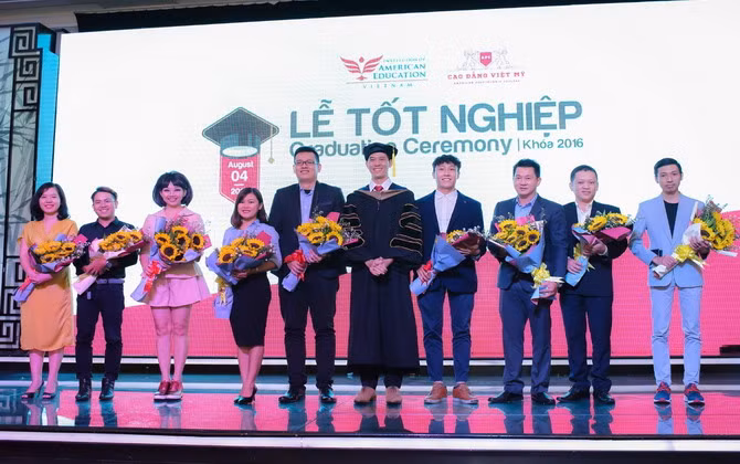 Sinh viên trường CĐ Việt Mỹ được 12 tập đoàn, tổng công ty tuyển dụng ngay tại Lễ tốt nghiệp 