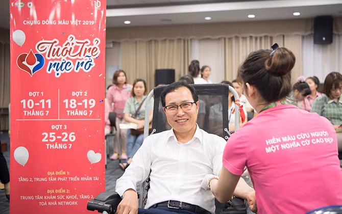  Hàng ngàn công nhân hiến máu tình nguyện