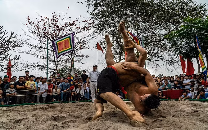 Hội vật làng Thủ Lễ ở Thừa Thiên Huế