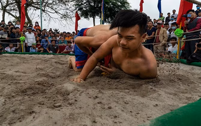 Hội vật làng Thủ Lễ ở Thừa Thiên Huế