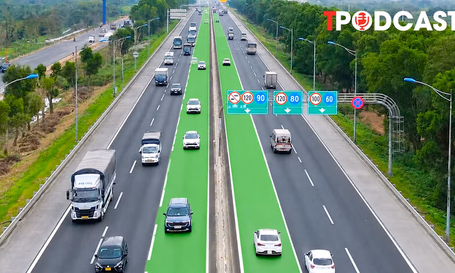 Tài xế chia sẻ cách chuyển làn, vượt xe trên cao tốc để tránh bị phạt