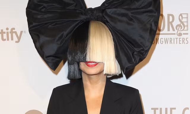 Sau Katy Perry, Justin Bieber, đến lượt Sia bán bản quyền âm nhạc thu về nghìn tỷ