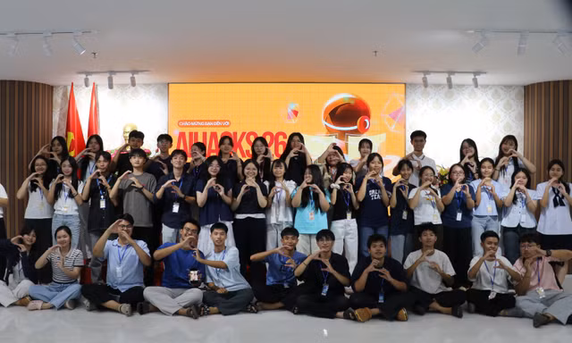 Cựu học sinh THPT chuyên Lương Văn Chánh giúp teen Đắk Lắk chinh phục AI