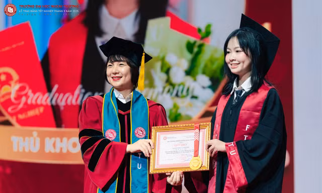 Hành trình "sóng gió" của Thủ khoa đầu ra ĐH Ngoại thương: 143 tín chỉ điểm A tuyệt đối