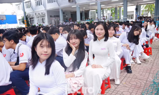 Teen THPT Gia Định cùng học sinh cả nước tưng bừng khai giảng, đón năm học mới