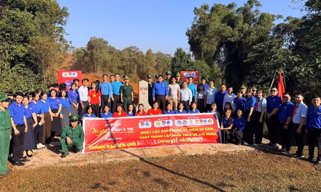 Tháng Ba biên giới 2026: Trao quà, hỗ trợ học sinh vùng đồng bào dân tộc thiểu số