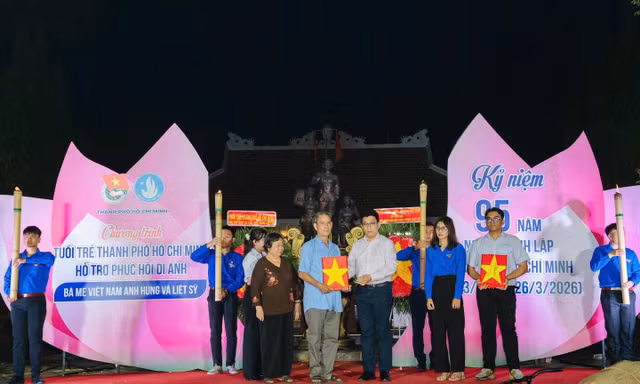 Tuổi trẻ TP.HCM hỗ trợ phục hồi di ảnh Bà Mẹ Việt Nam Anh hùng và liệt sĩ