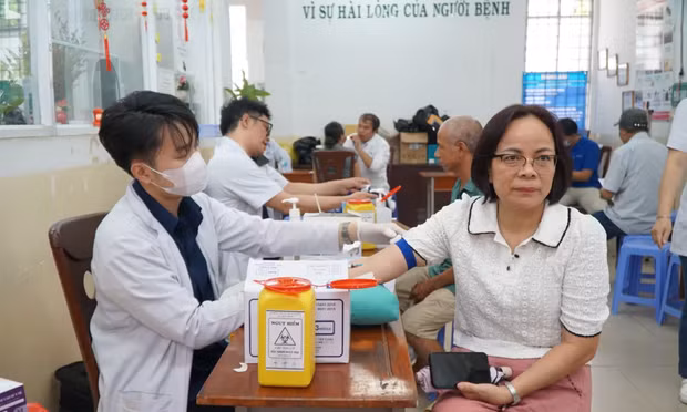 TPHCM 'đỏ mắt' tìm bác sĩ