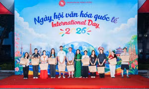 Sinh viên Ngoại thương trải nghiệm văn hóa 18 quốc gia tại 'International Day 2026'