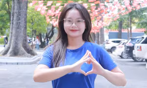 Cô gái đất Mỏ và hành trình gieo giọt hồng nhân ái 