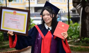 Nữ sinh học tiếng Ả Rập tốt nghiệp thủ khoa, được giữ lại làm giảng viên 
