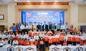 Hội Sinh viên Trường Đại học Khoa học Huế hỗ trợ sinh viên về quê đón Tết