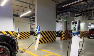 Quy định mới: Chung cư bắt buộc phải có khu riêng cho ô tô, xe máy điện 