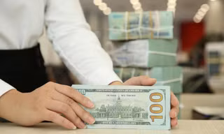 Vì sao ngân hàng nội tìm nhà đầu tư ngoại?