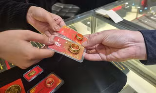 Giá vàng nhẫn có đơn vị niêm yết bằng vàng miếng SJC.