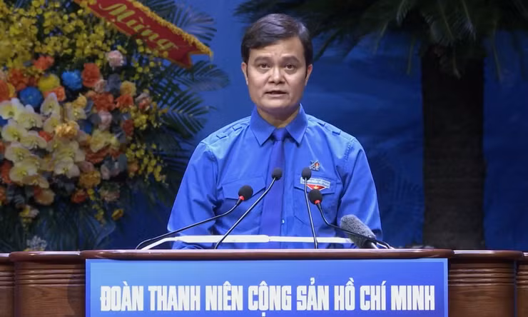Bí thư thứ nhất Trung ương Đoàn Bùi Quang Huy trình bày diễn văn khai mạc Đại hội Đoàn XIII