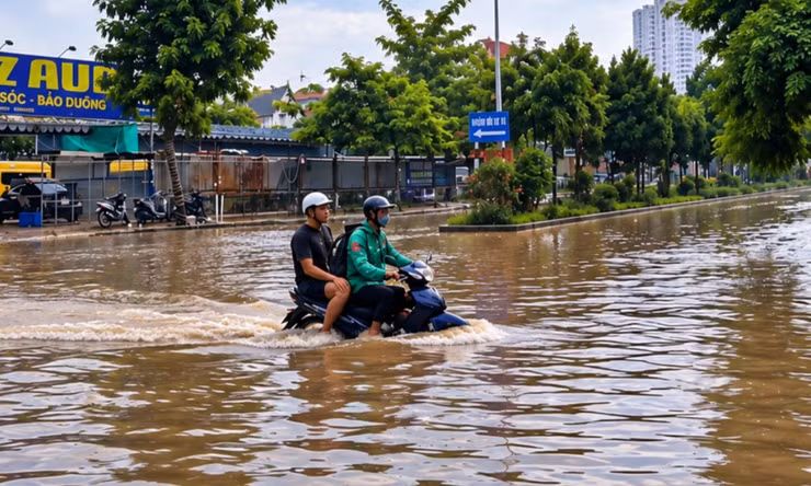 Nước vẫn bủa vây khu đô thị Vân Canh nhiều ngày sau mưa