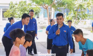 Kỳ nghỉ hồng gieo yêu thương cho trẻ mồ côi ở Đà Nẵng