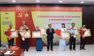 Truy tặng danh hiệu 'Bà mẹ Việt Nam Anh hùng' cho 12 mẹ liệt sĩ ở Đà Nẵng