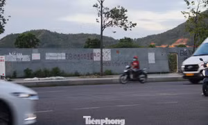Hình ảnh xấu xí tại một cửa ngõ dẫn vào trung tâm Gia Lai