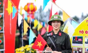 Tạm gác ước mơ trên bục giảng, cô gái Mường lên đường thực hiện nghĩa vụ công an nhân dân