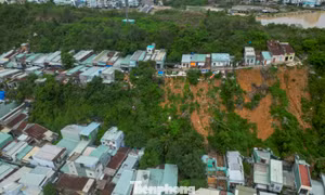 Những mái nhà chênh vênh bên sườn núi trước mùa mưa bão