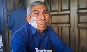 Sau trận lũ không còn gì ngoài hai bàn tay trắng và đôi chân trần