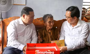 Phó Thủ tướng Hồ Quốc Dũng thăm, tặng quà Tết người dân vùng bão lũ Gia Lai