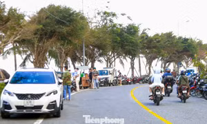 Đà Nẵng ra quân dẹp hàng rong 'bủa vây' đường lên Sơn Trà
