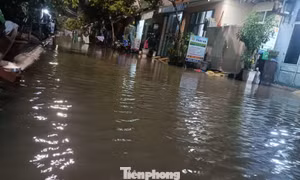 Nước ‘bủa vây’ khu dân cư Đà Nẵng trong đêm