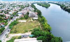 Tận thấy dự án trên khu ‘đất vàng’ thành bãi hoang ven sông Hương
