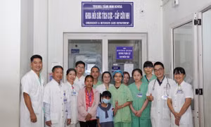 Cứu sống bệnh nhi 7 tuổi liệt tứ chi do rắn độc cắn