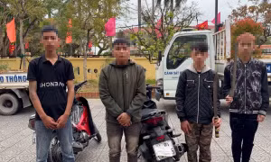 Mang hung khí, chạy xe lạng lách trên phố quay clip ‘câu like’