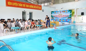Huế mở lớp dạy bơi miễn phí cho trẻ em