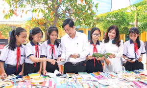 Huế phát miễn phí sách giáo khoa cho toàn bộ học sinh từ lớp 1 đến 12