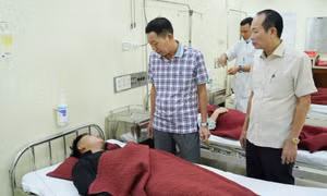 Gần 100 người nhập viện nghi ngộ độc 