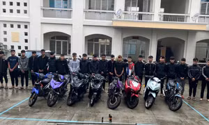 Nhóm thiếu niên mang dao kiếm gây náo loạn đường phố Đà Nẵng