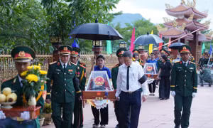 Xúc động lễ truy điệu và an táng 5 hài cốt liệt sĩ được tìm thấy trong hang Đá Sập