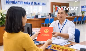 Chủ tịch xã được cấp 'sổ đỏ' cho người dân