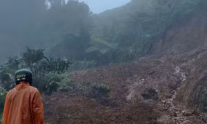 Mưa lớn ở Đà Nẵng: Một người mất tích do lật ghe, xuất hiện sạt lở ở xã miền núi