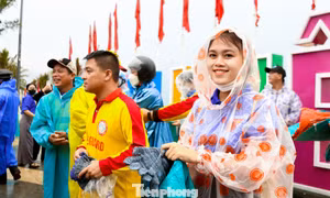Bạn trẻ Đà Nẵng đội mưa ra quân 'Ngày Chủ nhật xanh'