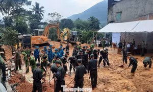 Thần tốc dựng nhà cho người dân thiệt hại do mưa lũ ở Đà Nẵng