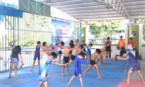 Phường ven biển Đà Nẵng dạy bơi miễn phí cho hàng ngàn trẻ nhỏ