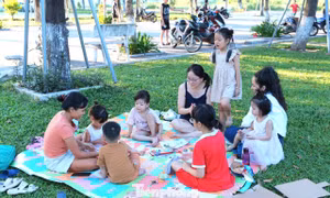 Đà Nẵng nóng như nung, người dân kéo nhau đi tìm bóng mát giải nhiệt