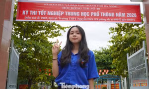 Tình nguyện viên 'đặc biệt' tiếp sức sĩ tử Đà Nẵng